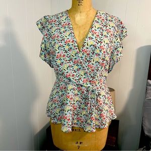 Montesu top cap cup shortsleeved top with small floral print, deep v wrap style